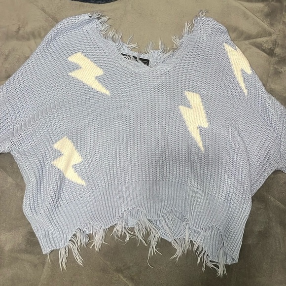 Blue and white sweater. Size Large, I am a small or Xs, great oversized sweater. - Picture 1 of 3